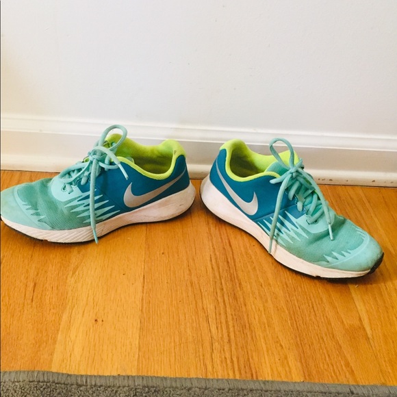 Nike girl shoes - Picture 2 of 2